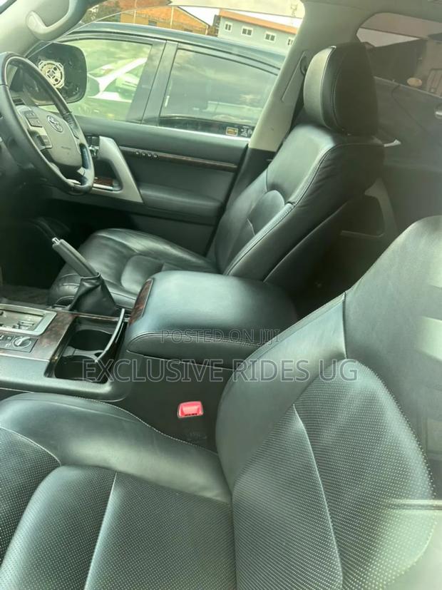 Toyota Land Cruiser 4.6 V8 ZX 2016 White