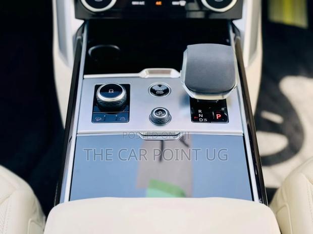 Land Rover Range Rover Vogue 2023 Gold