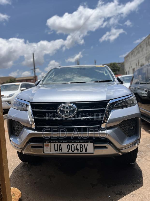 Toyota Fortuner 2021 Silver