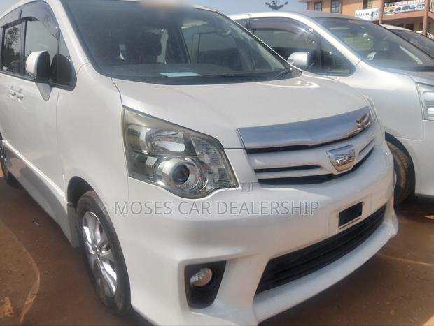 Toyota Noah 2012 White