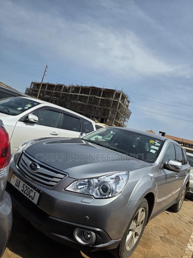 Subaru Outback 2.5i Limited 2011 Gray
