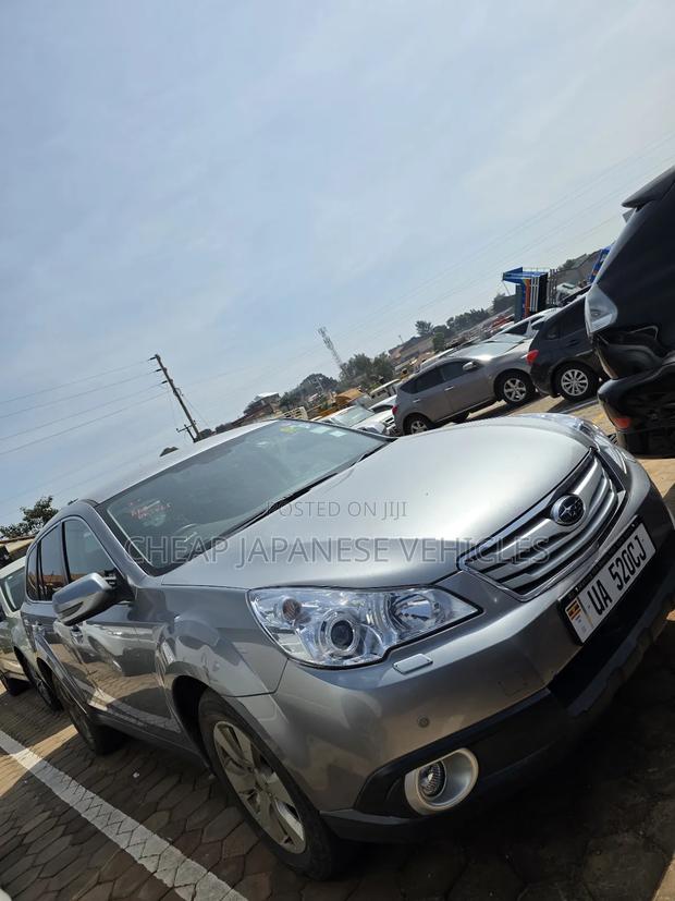 Subaru Outback 2.5i Limited 2011 Gray