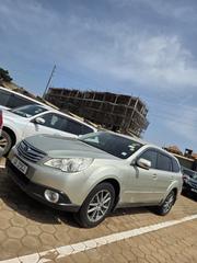 Subaru Outback 2.5i Limited 2011 Gold for sale