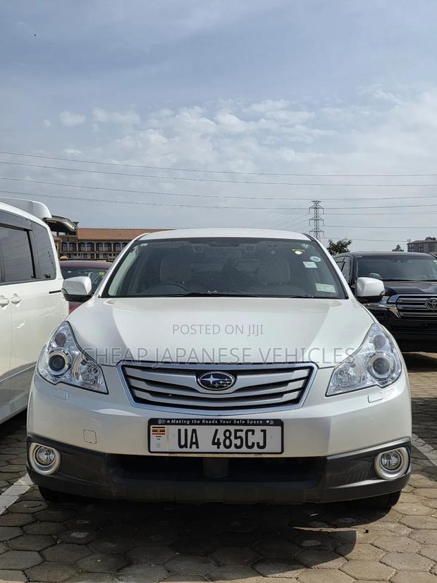 Subaru Outback 2.5i Limited 2011 Pearl
