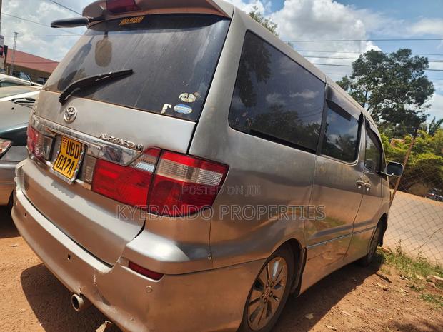 Toyota Alphard 3.0 Petrol AWD 2004 Gray