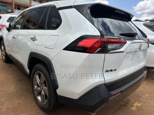 Toyota RAV4 2019 White