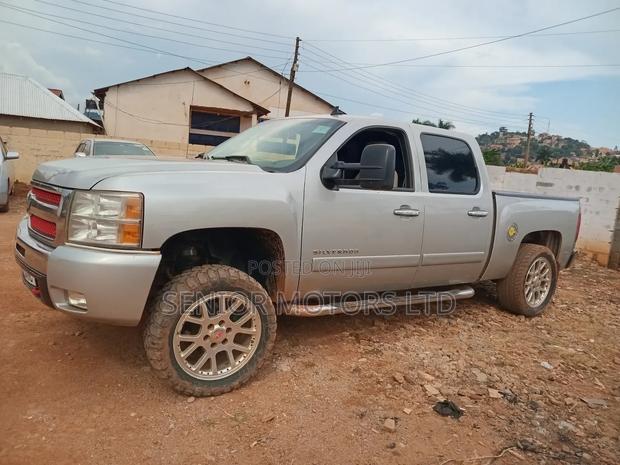Chevrolet Silverado 2010 Silver