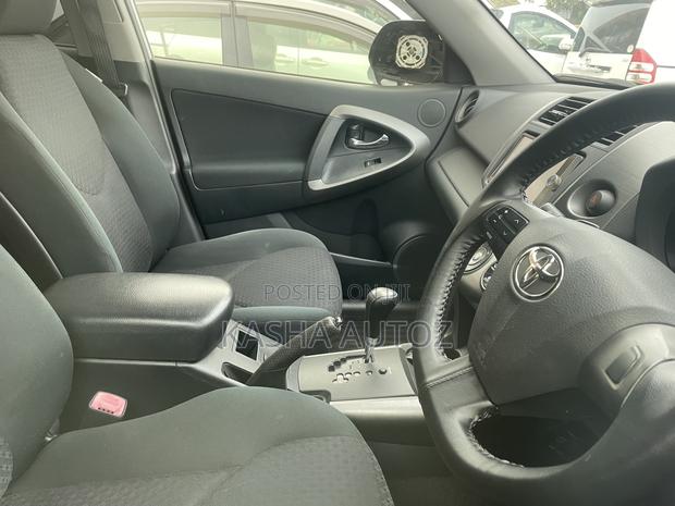 Toyota Vanguard 2012 Silver