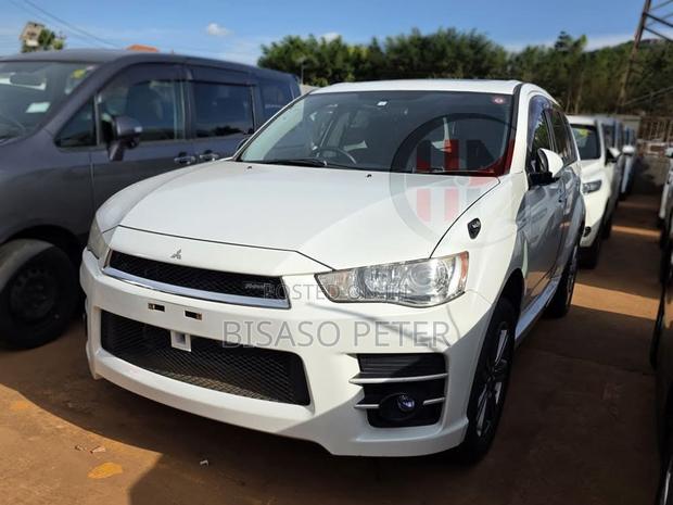 Mitsubishi Outlander 2012 White