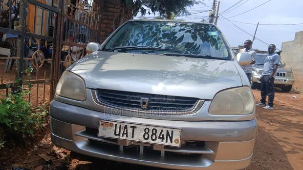 Toyota Raum 2001 Silver
