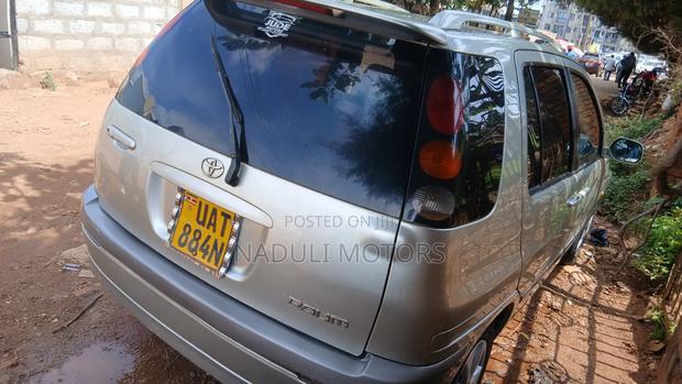 Toyota Raum 2001 Silver