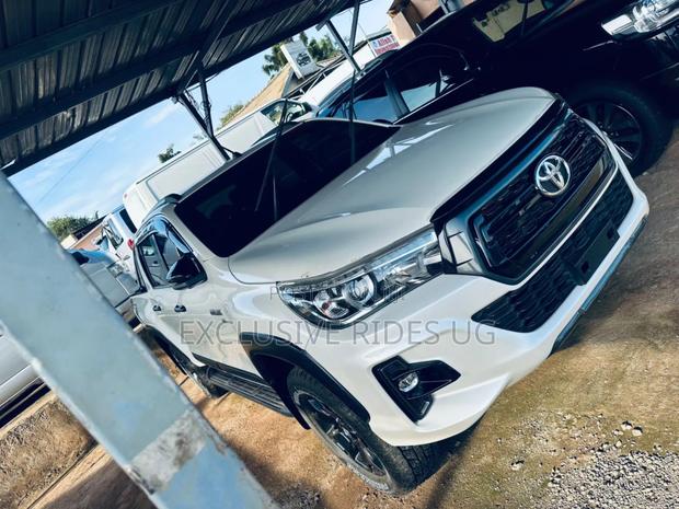 Toyota Hilux 2018 Blue