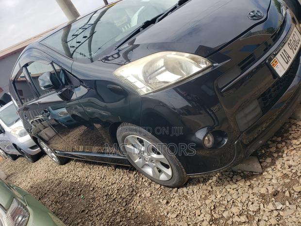Toyota Passo Sette 1.5 AWD 2012 Black