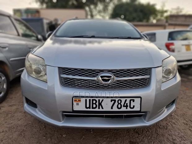 Toyota Corolla Fielder 2010 Silver