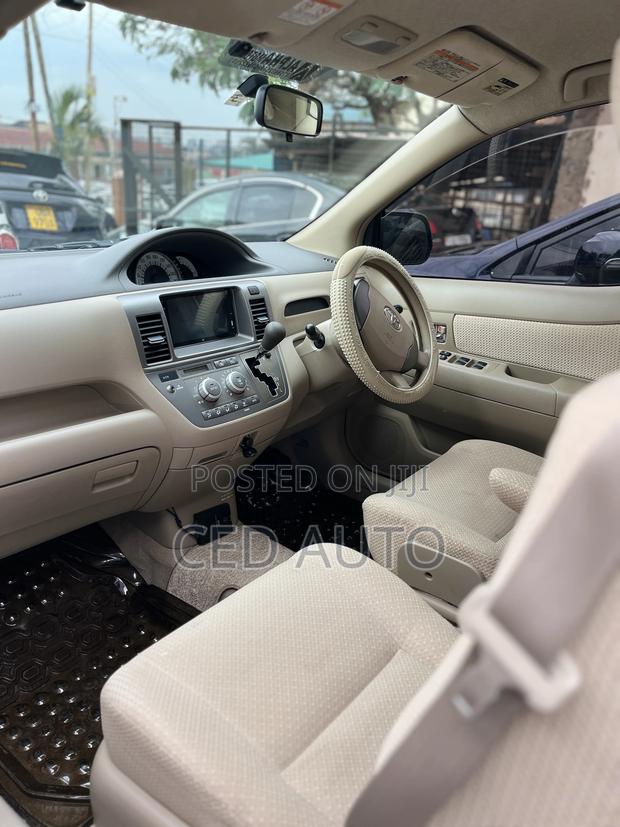Toyota Raum 2006 Silver