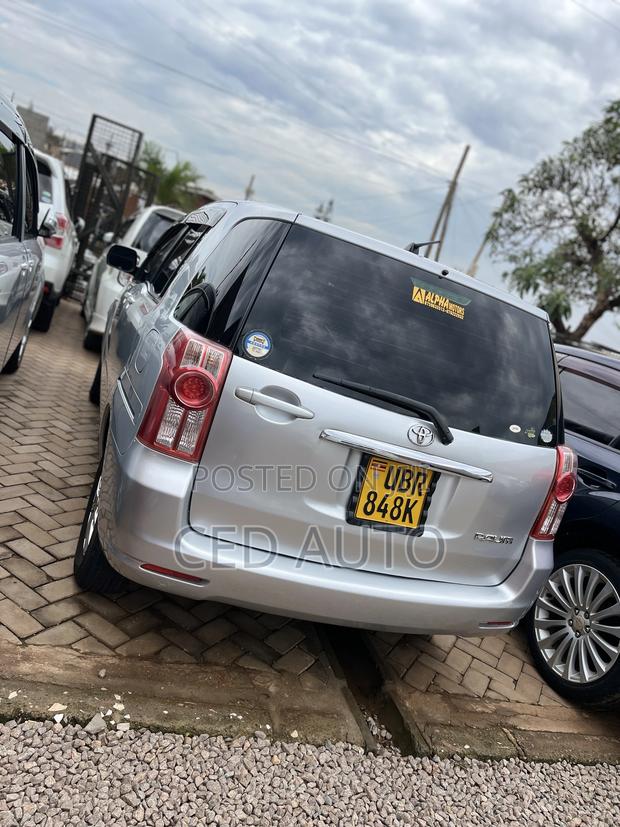 Toyota Raum 2006 Silver