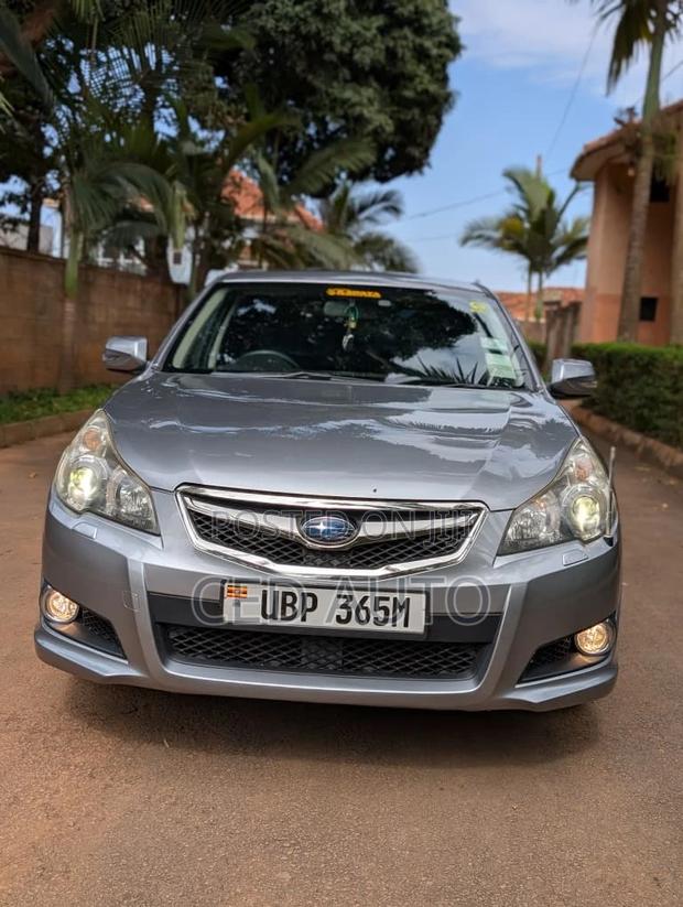 Subaru Legacy 2010 Silver