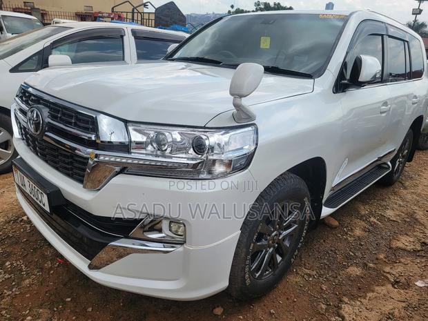 Toyota Land Cruiser 2011 White