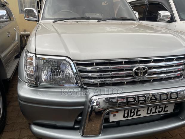 Toyota Land Cruiser Prado 2001 Gray