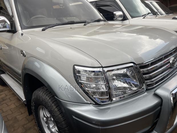 Toyota Land Cruiser Prado 2001 Gray