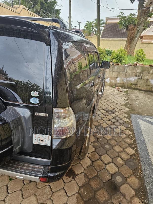 Mitsubishi Pajero 3.0 2010 Black