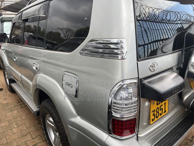 Toyota Land Cruiser Prado 2000 Silver