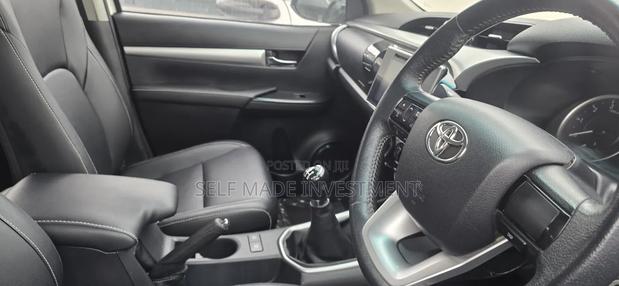 Toyota Hilux 2021 White