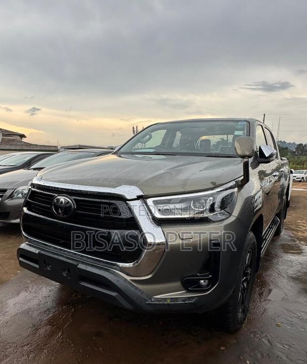 Toyota Hilux 2017 Brown
