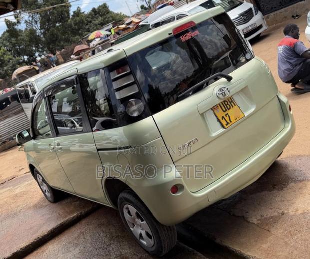 Toyota Sienta 1.5 AWD 2009 Green