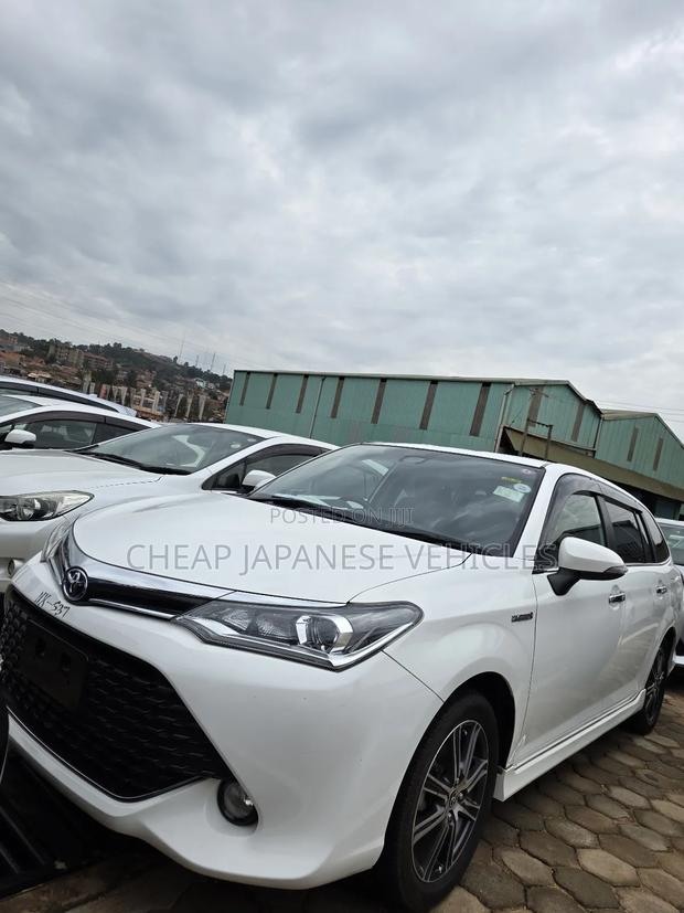 Toyota Corolla Fielder 1.5 Hybrid FWD 2016 White