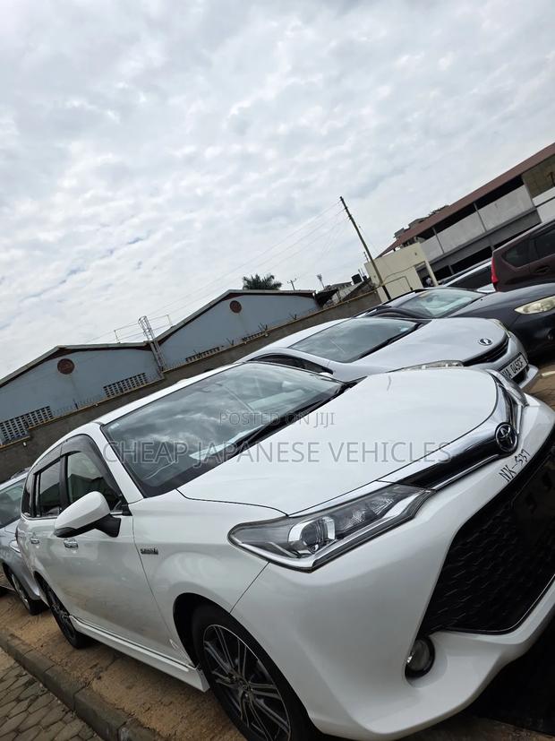 Toyota Corolla Fielder 1.5 Hybrid FWD 2016 White