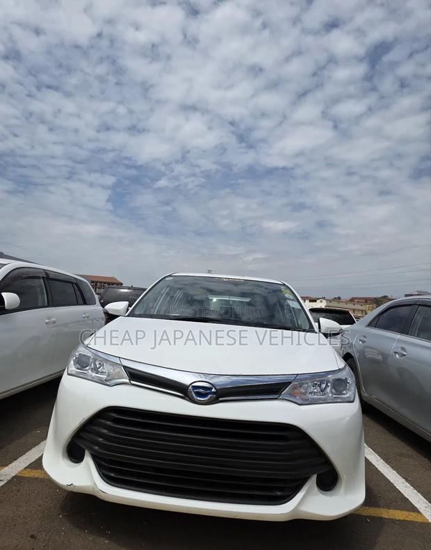 Toyota Corolla Fielder 1.5 Hybrid FWD 2016 Pearl