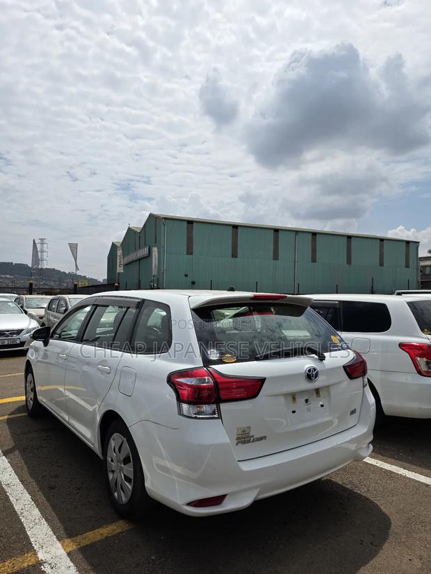 Toyota Corolla Fielder 1.5 Hybrid FWD 2016 Pearl