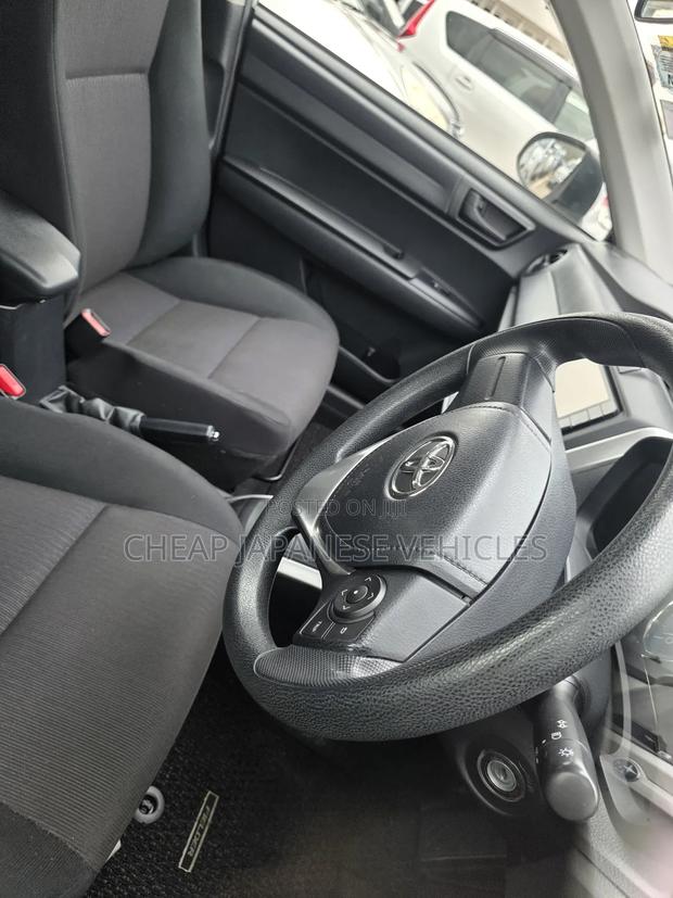 Toyota Corolla Fielder 1.5 Hybrid FWD 2017 Silver
