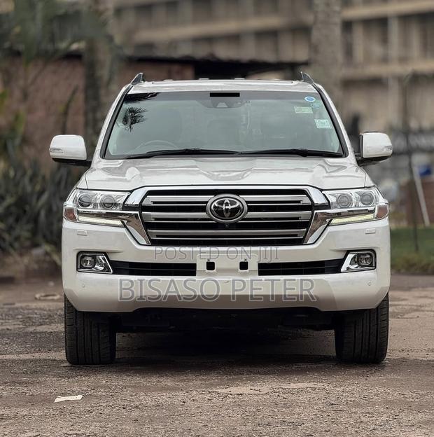 Toyota Land Cruiser 4.6 V8 ZX 2018 White