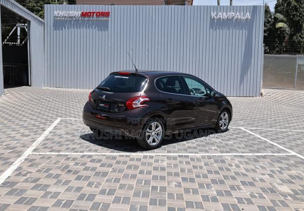 Peugeot 208 2012 Brown