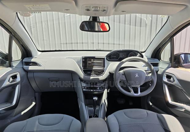 Peugeot 208 2012 Brown