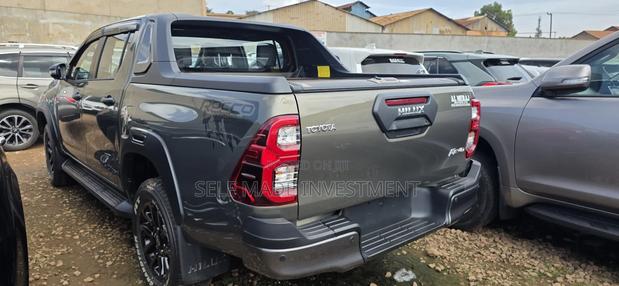 Toyota Hilux 2025 Green