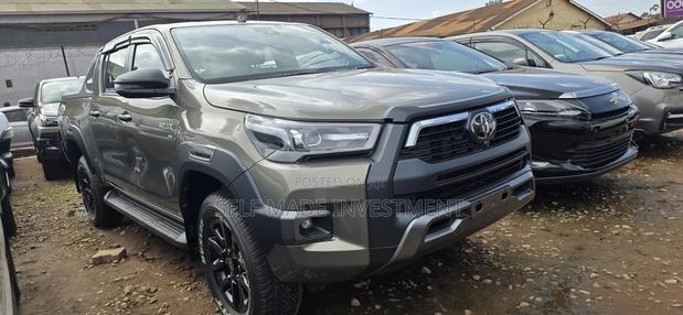 Toyota Hilux 2025 Green