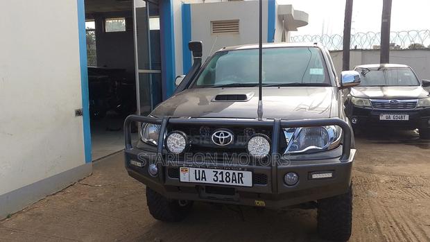 Toyota Hilux 2011 Gray