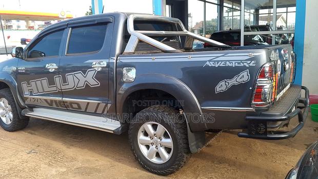 Toyota Hilux 2011 Gray