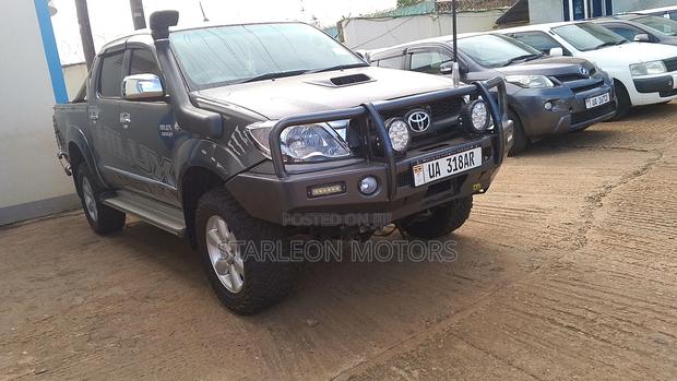 Toyota Hilux 2011 Gray