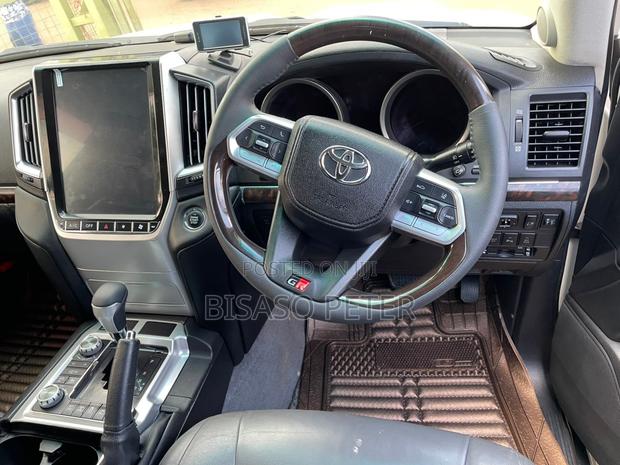 Toyota Land Cruiser 4.6 V8 ZX 2010 White