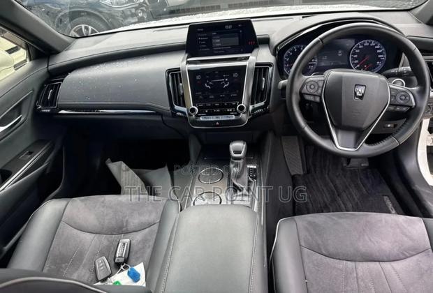 Toyota Crown 2019 White