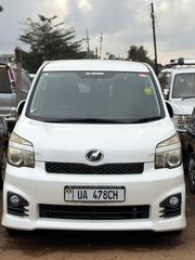 Toyota Voxy 2011 White for sale