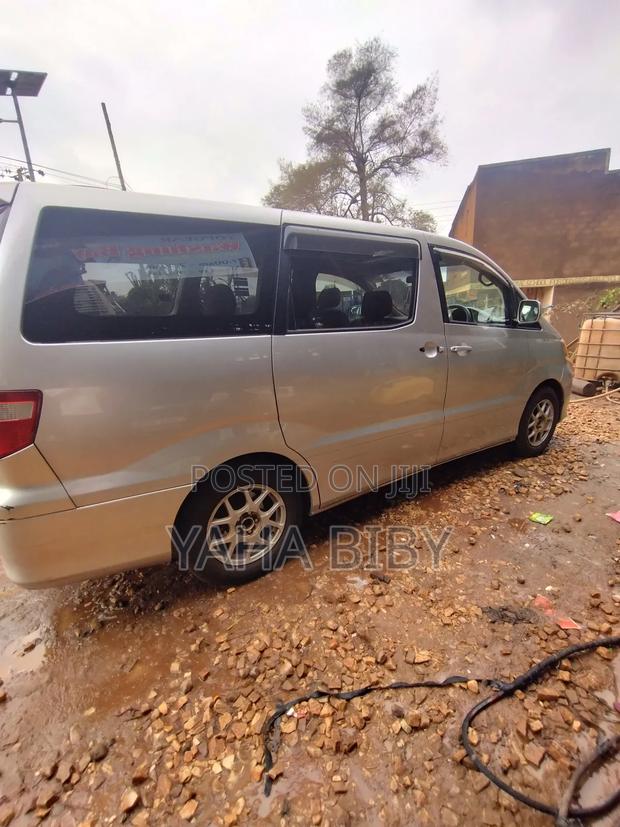 Toyota Alphard 2.4 Petrol FWD 2002 Gray