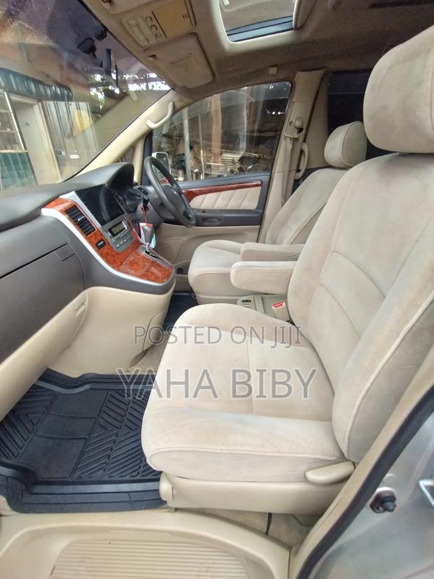 Toyota Alphard 2.4 Petrol FWD 2002 Gray