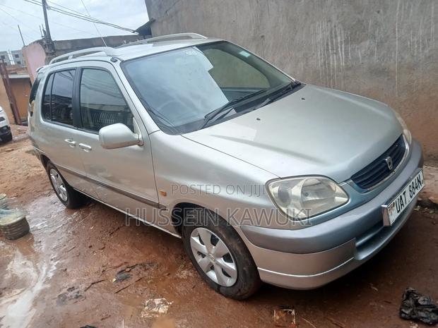 Toyota Raum 2000 Silver