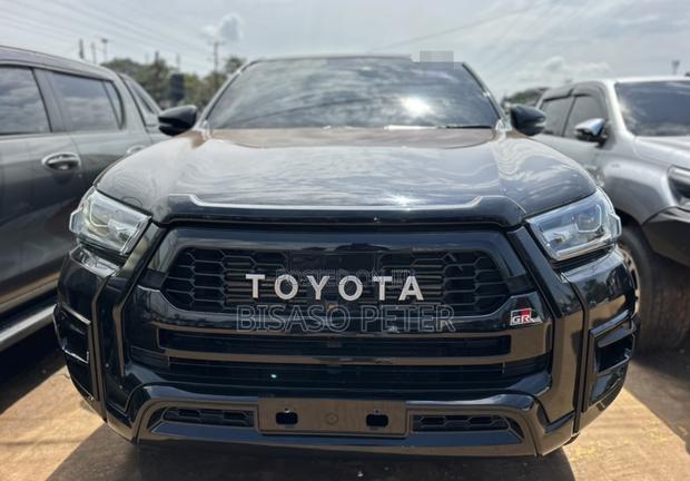 Toyota Hilux 2021 Black