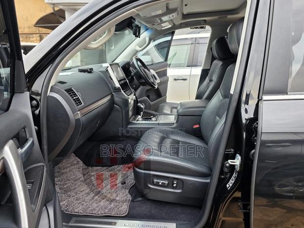Toyota Land Cruiser 4.6 V8 ZX 2016 Black